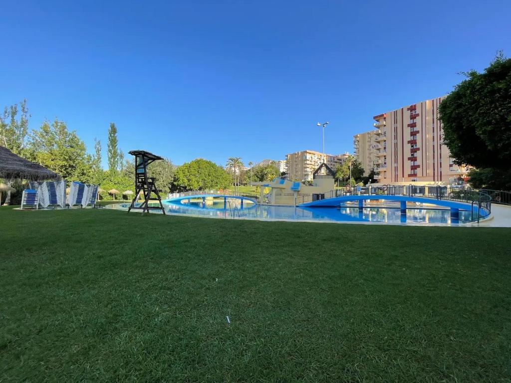 Bazén v ubytovaní EXKLUSIVA LÄGENHET I BENALMADENA alebo v jeho blízkosti