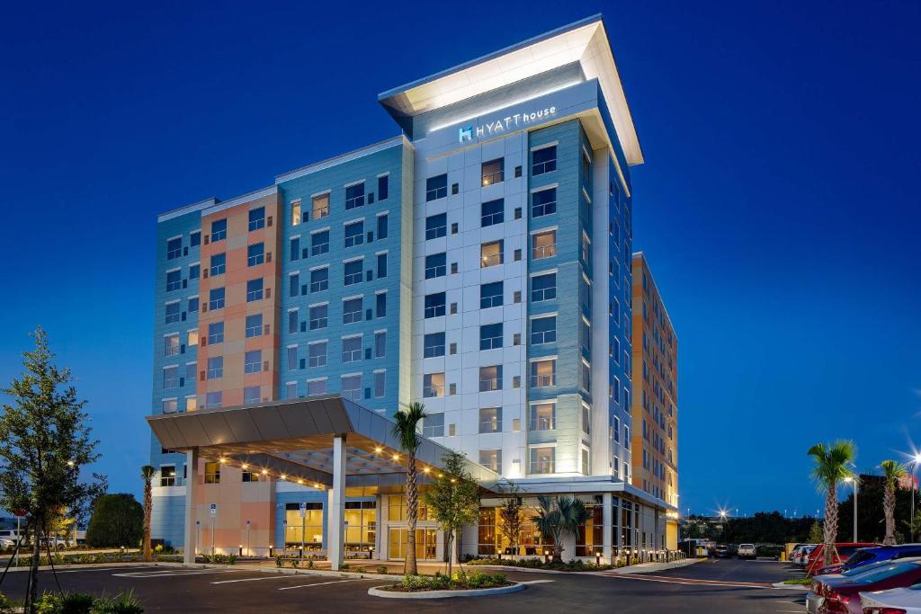 a rendering of the hotel mirage in las vegas at Hyatt House across from Universal Orlando Resort in Orlando