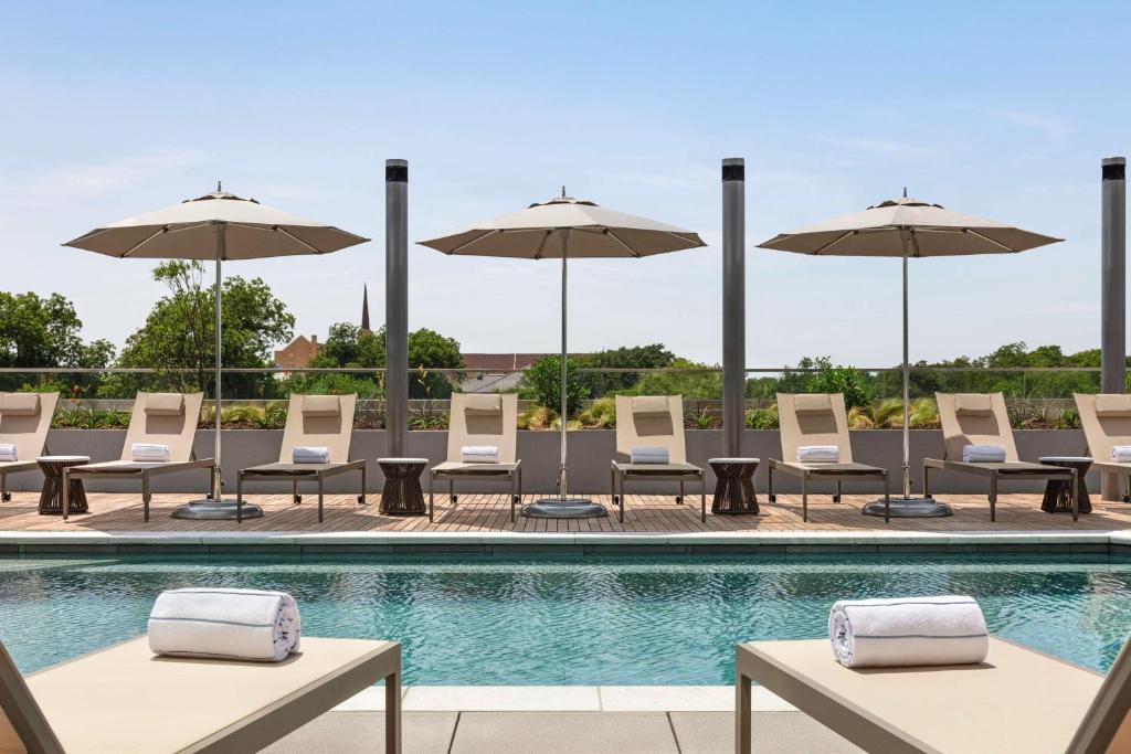 Bazén v ubytování Doubletree By Hilton Abilene Downtown Convention Center nebo v jeho okolí