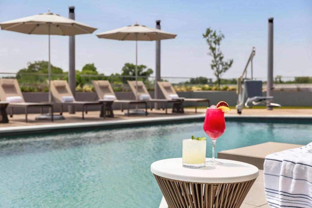 Bazén v ubytování Doubletree By Hilton Abilene Downtown Convention Center nebo v jeho okolí