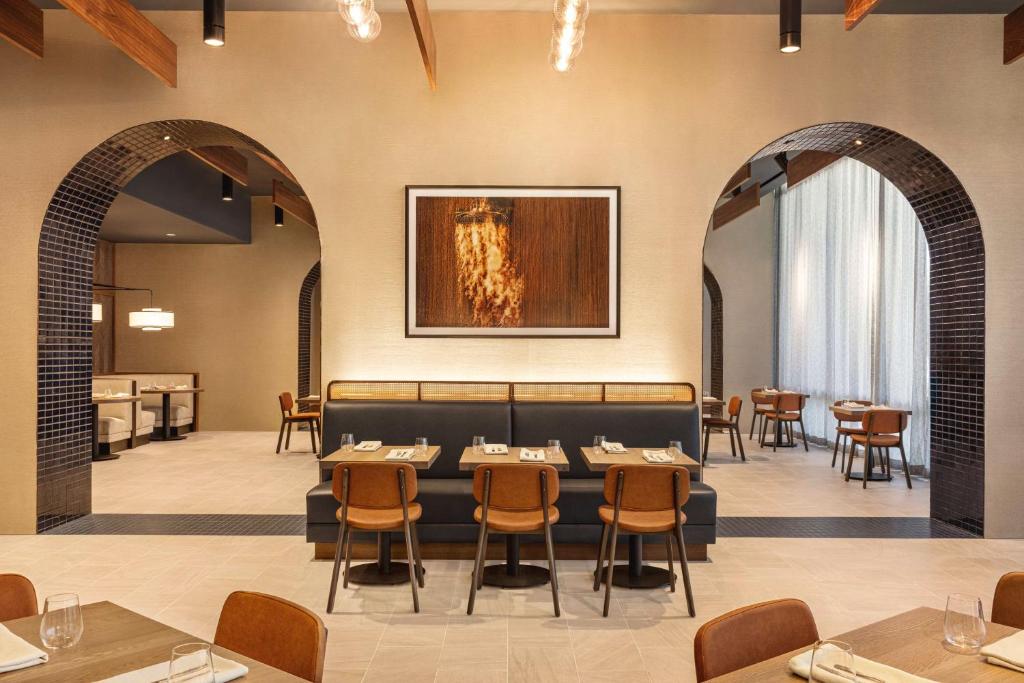 Posezení v ubytování Doubletree By Hilton Abilene Downtown Convention Center