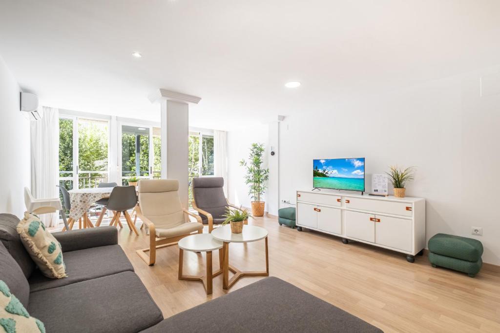 Ilice 3-C Apartment Levante Beach