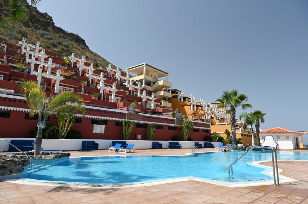 Bazén v ubytování Cozy 2 Bedroom Apartment in Costa Adeje nebo v jeho okolí