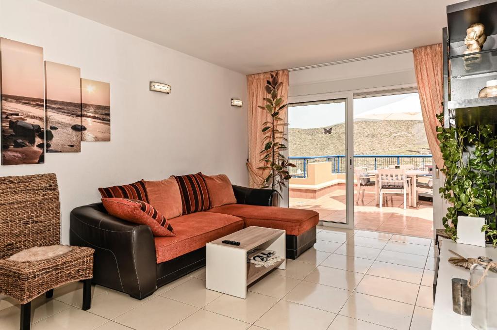 Posezení v ubytování Cozy 2 Bedroom Apartment in Costa Adeje