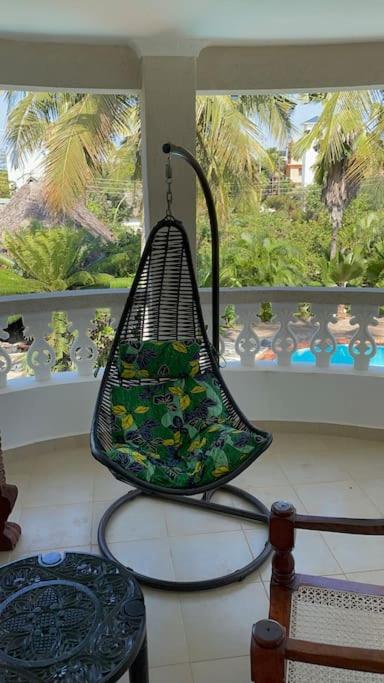 Bazén v ubytování Diani Hideaway Beach Villa, private pool, air conditioning and WiFi nebo v jeho okolí