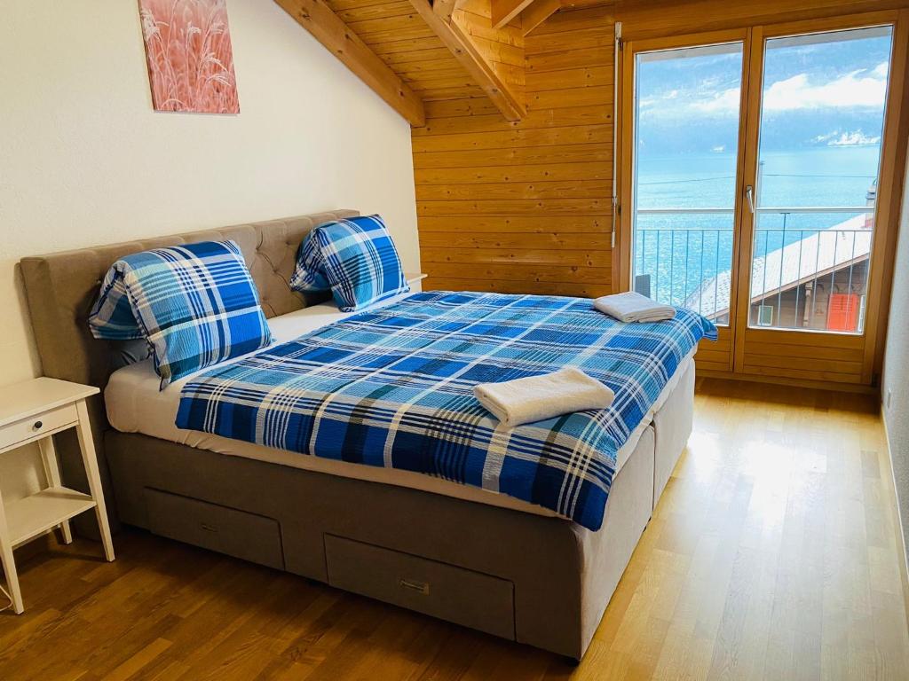 a bedroom with a bed with a view of the ocean at LakeSide Villa - 18 in Niederried