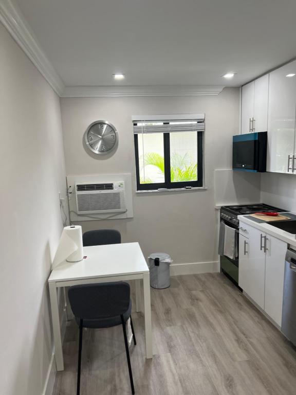Kuchyň nebo kuchyňský kout v ubytování SEA ECHO APPARTMENT MOTEL