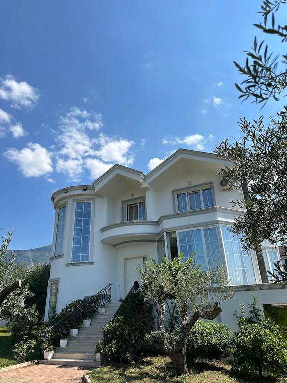 Hilltop Villa - Imazhi 6