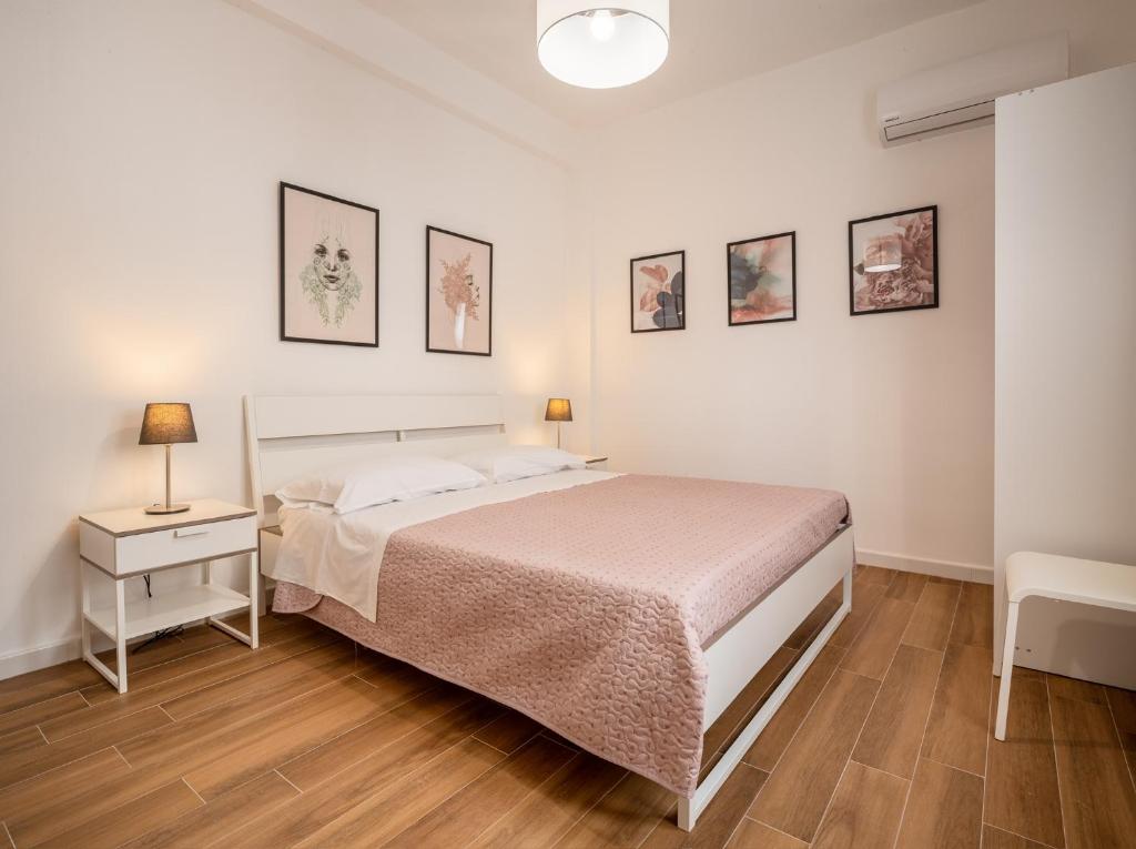 Posteľ alebo postele v izbe v ubytovaní Arricàmpati Villa & Bringo Car Rental