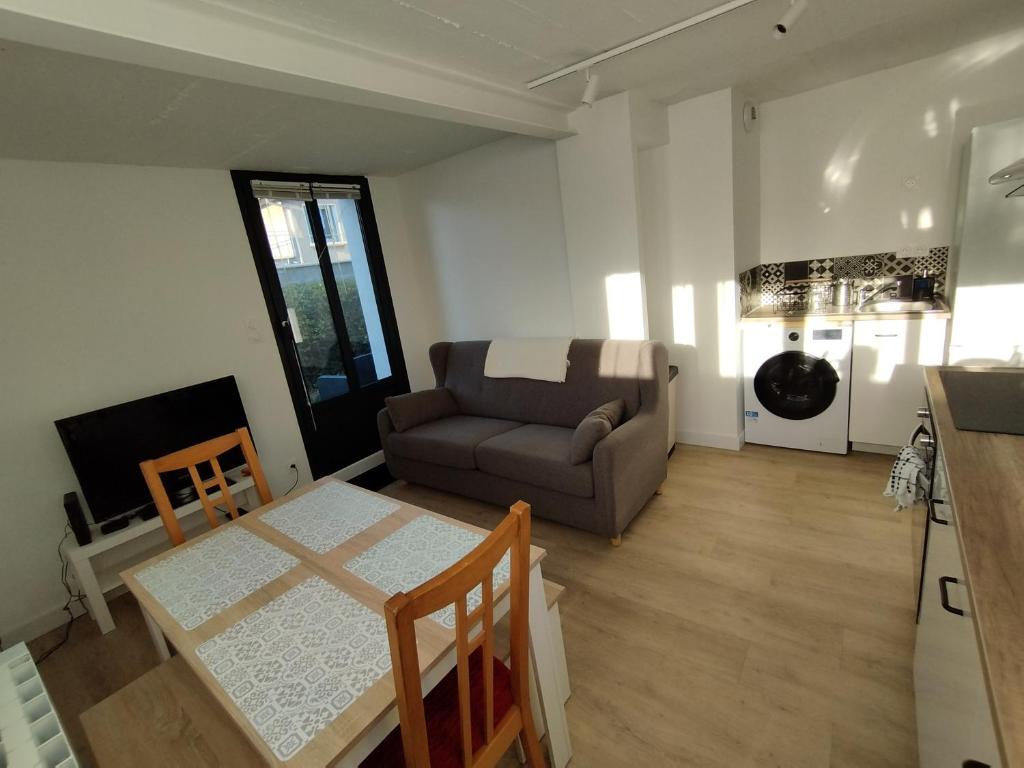 Fotografia z galérie ubytovania T2 bis Confort avec 5 couchages individuels et parking privé v destinácii Villeurbanne