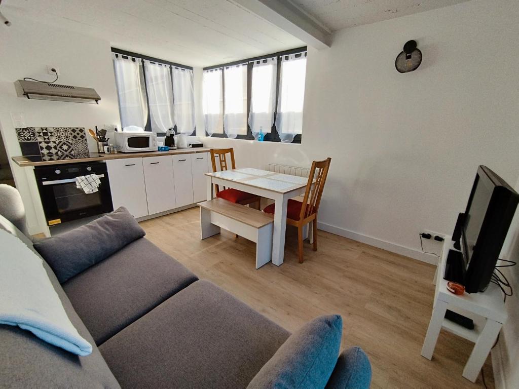 Fotografia z galérie ubytovania T2 bis Confort avec 5 couchages individuels et parking privé v destinácii Villeurbanne