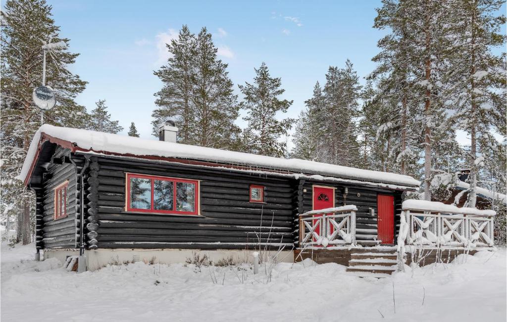 a log cabin with a red door in the snow at 3 Bedroom Amazing Home In Slen in Sälen