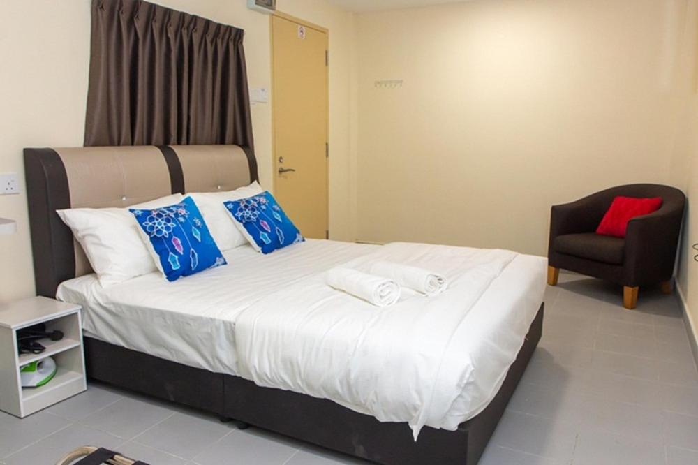 Una cama o camas en una habitación de Southern Tip Hotel