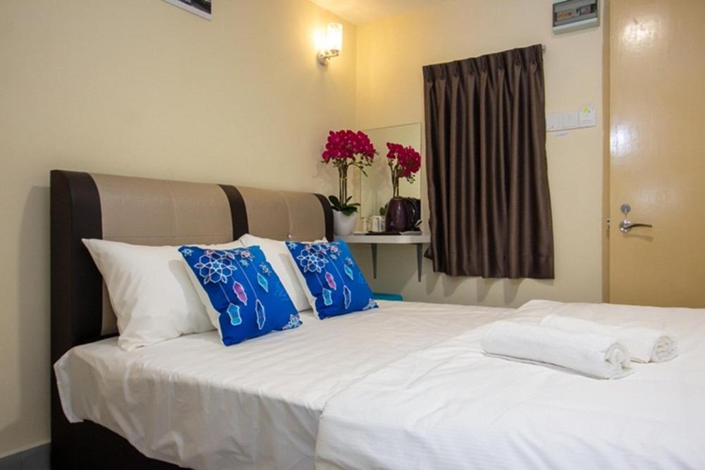 Una cama o camas en una habitación de Southern Tip Hotel