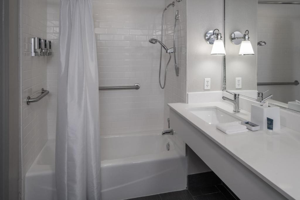 Koupelna v ubytování Four Points by Sheraton Orlando International Drive