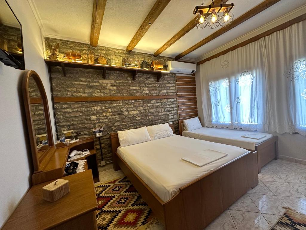 Postel nebo postele na pokoji v ubytování Ahmetaj Guest House