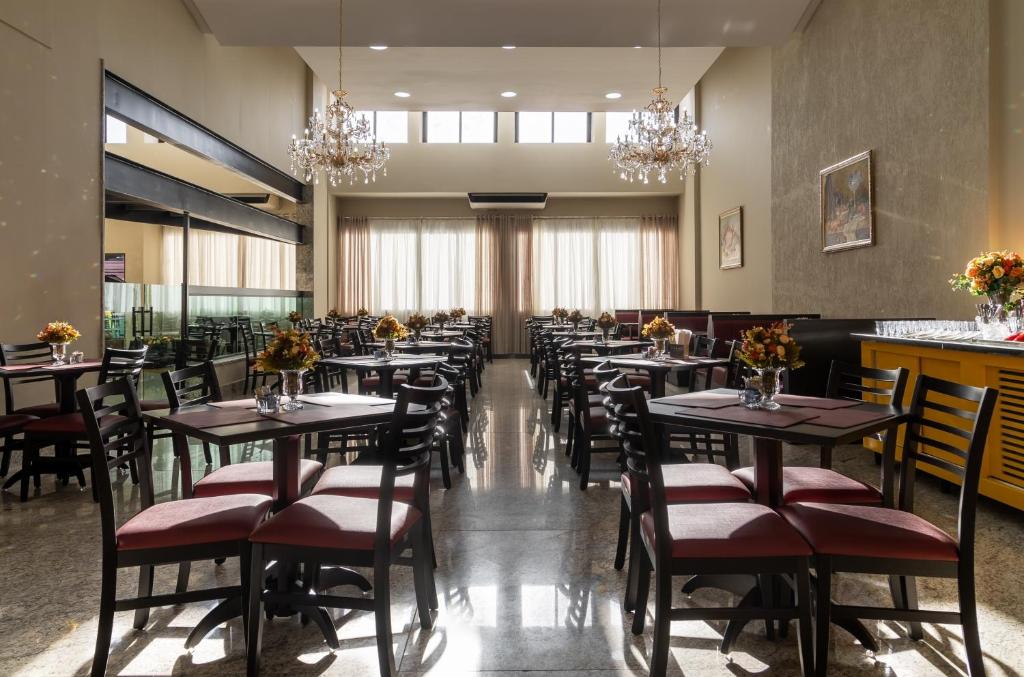 Restaurace v ubytování Hotel Dan Inn Uberlandia By Nacional Inn