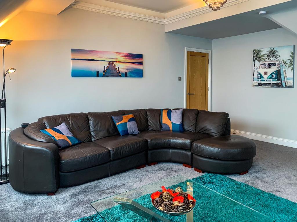 Posezení v ubytování The Gables Poole, 3 Bedroom Penthouse Apartment