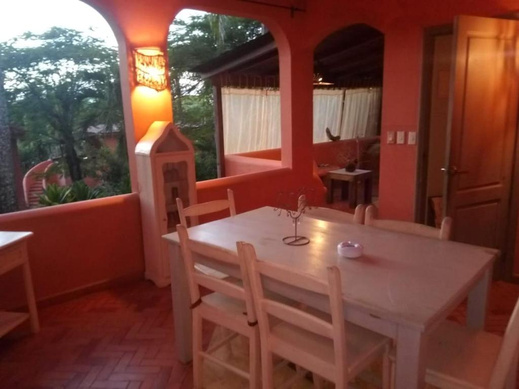 Un lugar para sentarse en Hotel - Residencial Madrugada