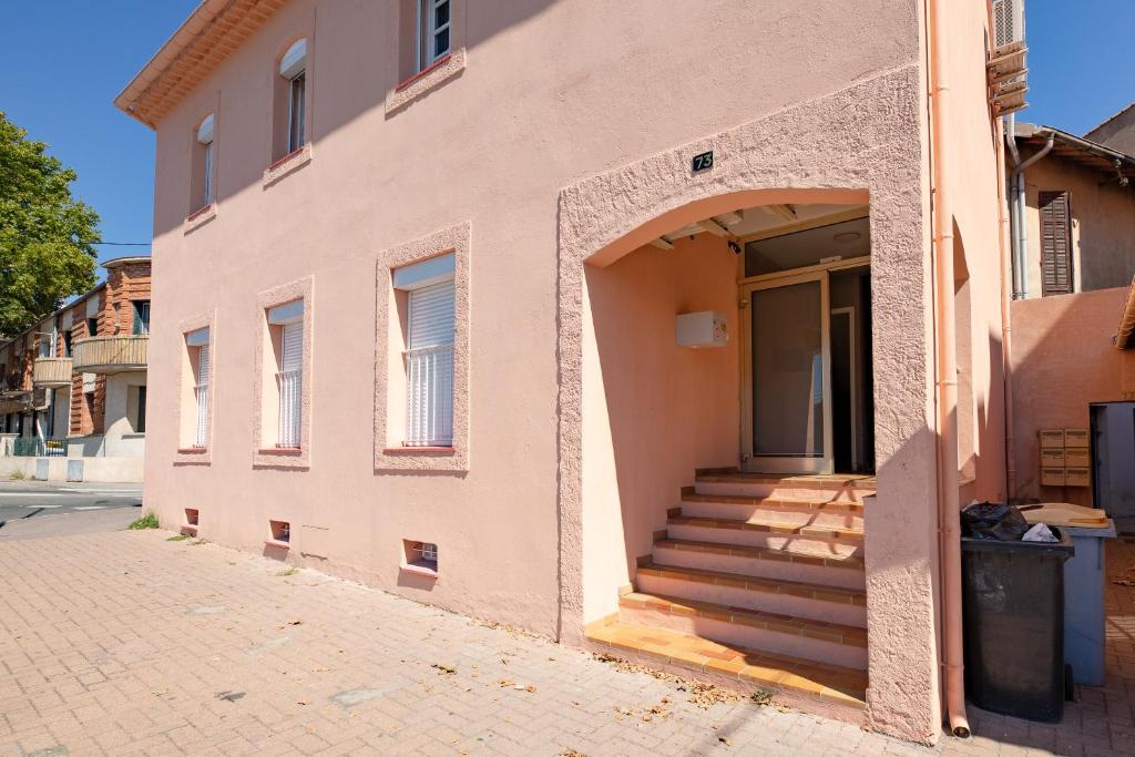 Budova, v ktorej sa apartmán nachádza