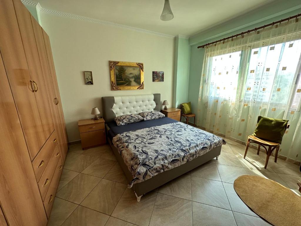 Cozy sun-lit apartment - Image 2