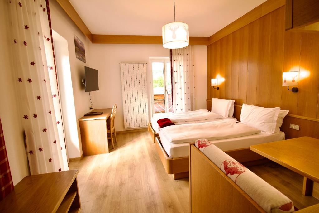 A bed or beds in a room at Al Piccolo Hotel