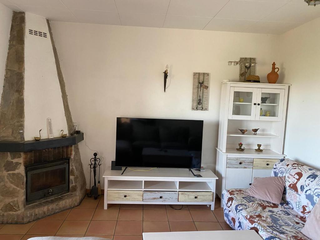 TV a/nebo společenská místnost v ubytování Montagne vue panoramique sur mer