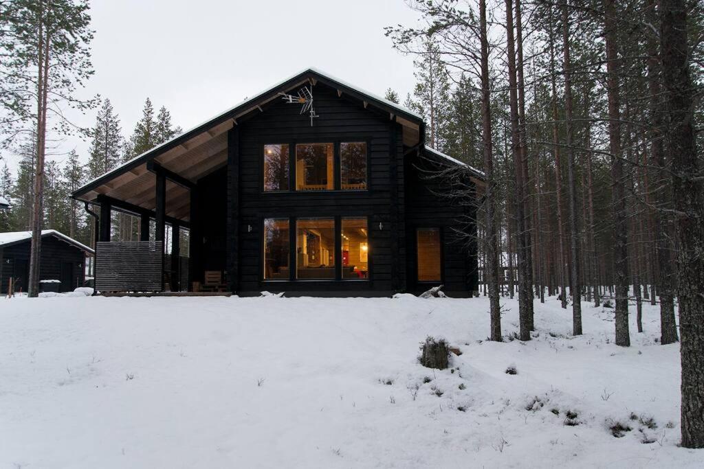 Charming log house - Lumous B - Pyhätunturi - Finland v zimě