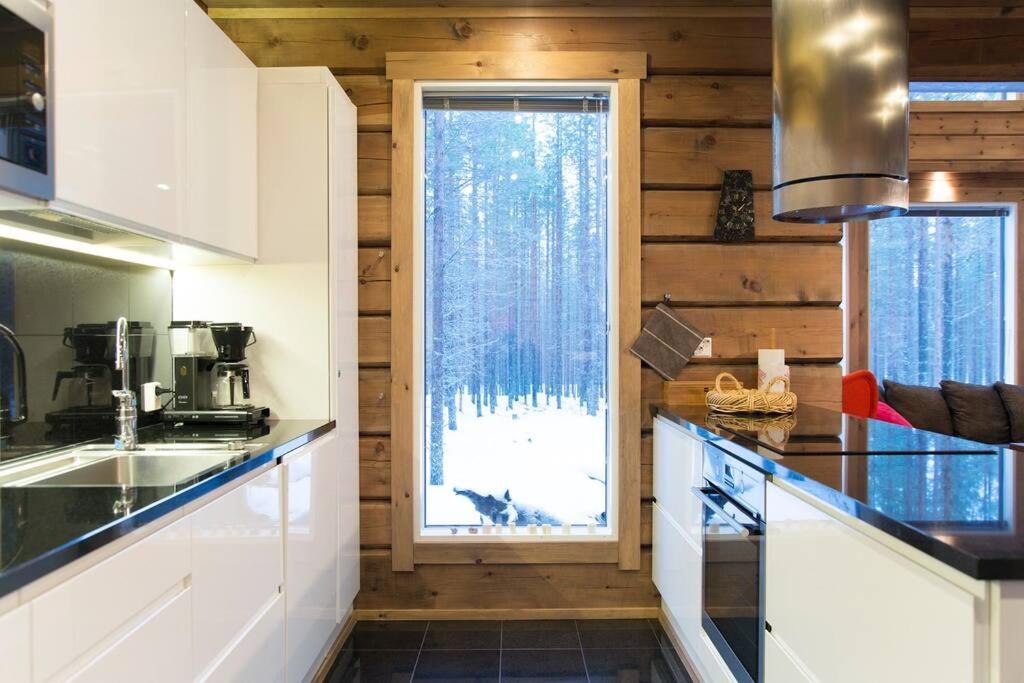 Kuchyň nebo kuchyňský kout v ubytování Charming log house - Lumous B - Pyhätunturi - Finland