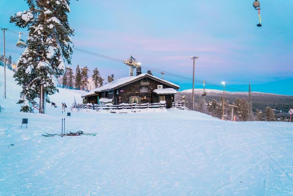 Charming log house - Lumous B - Pyhätunturi - Finland v zimě