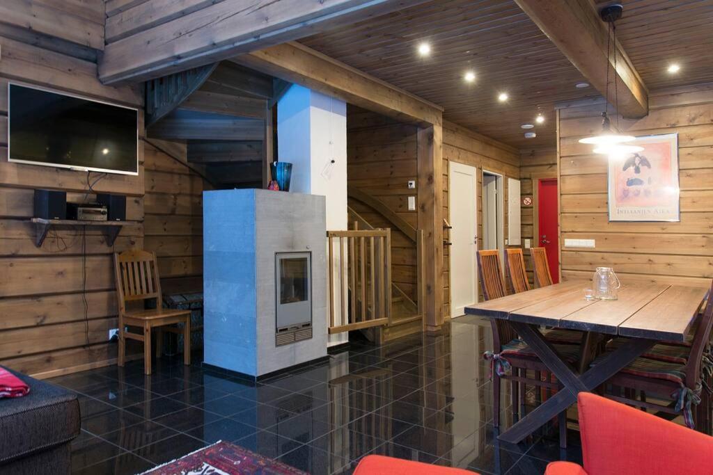 TV a/nebo společenská místnost v ubytování Charming log house - Lumous B - Pyhätunturi - Finland