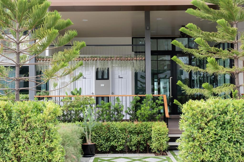 Zahrada ubytování Wellington Hotel Prachuapkhirikhan
