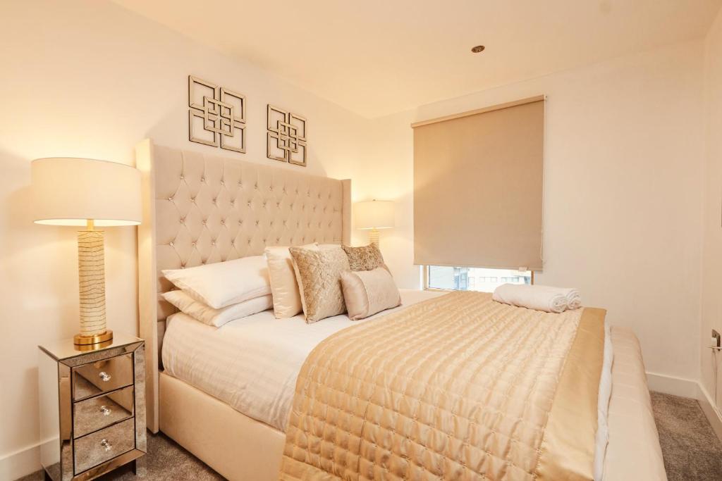 Deluxe City Apt, Beautiful River View,Free Parking, Leeds (updated