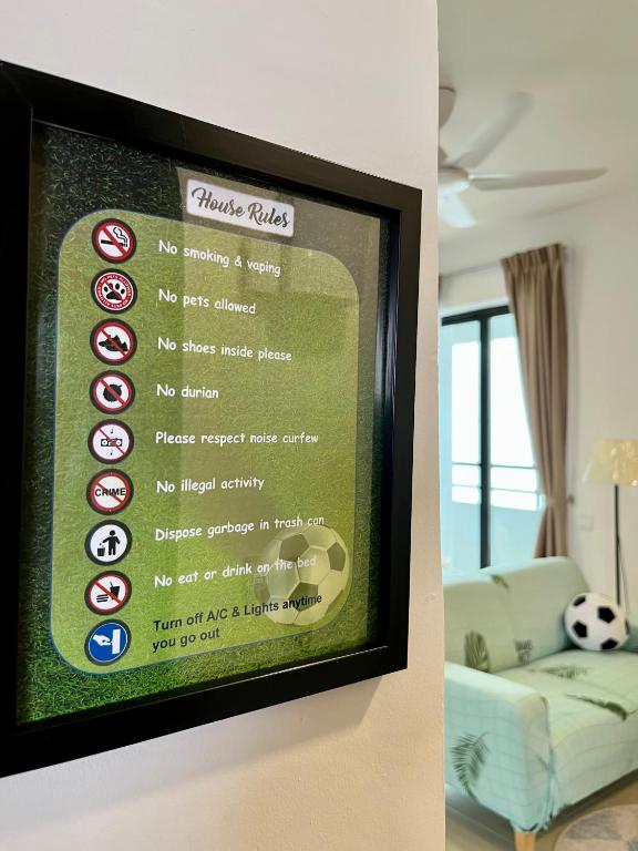 TV a/nebo společenská místnost v ubytování Netflix-Seaview-SunsetView-PuteriBeach-Mutiara Beach Resort Melaka
