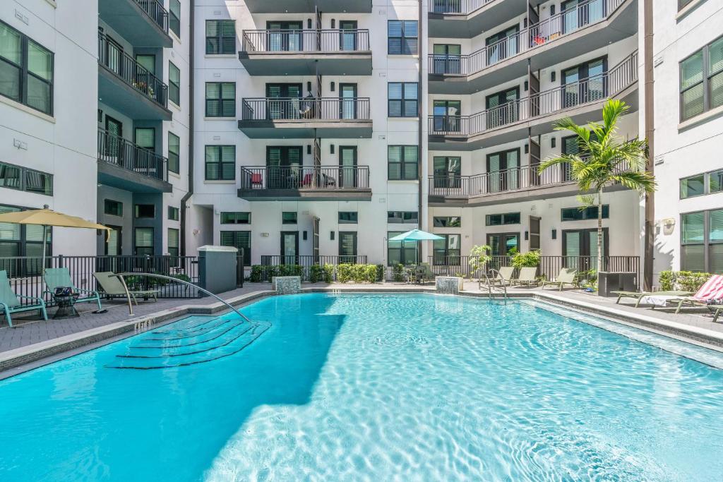 a large swimming pool in front of a building at Perfect Getaway Rentals LLC in Tampa