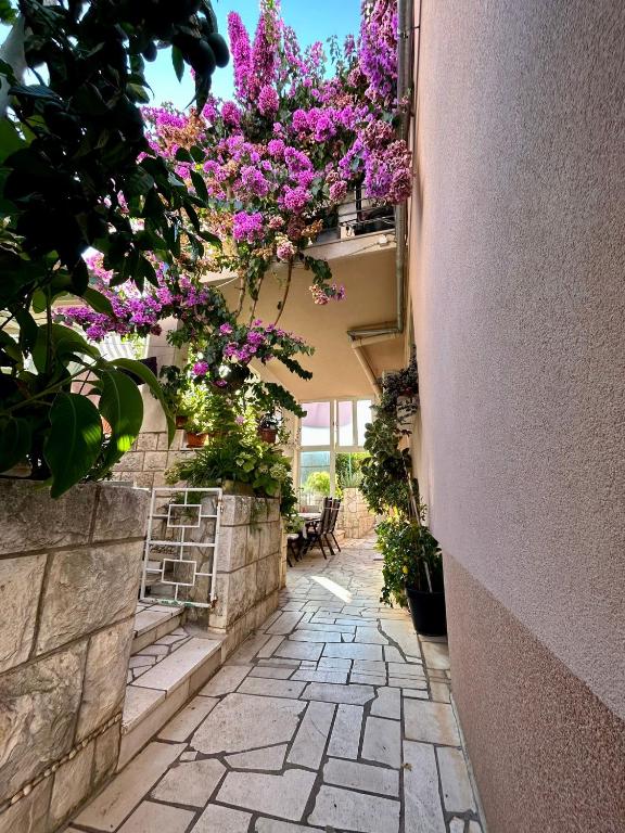 Um jardim em Apartments Korta