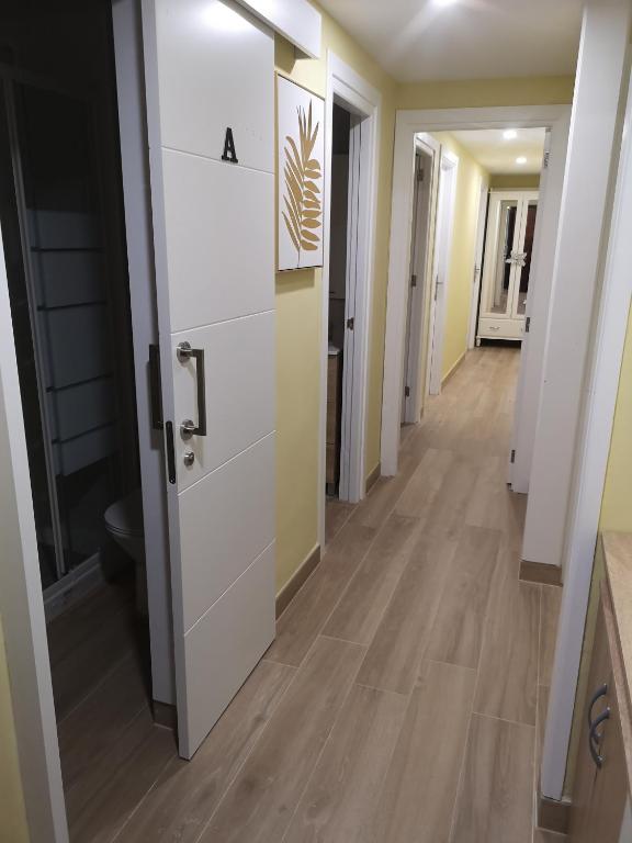 Fotografie z fotogalerie ubytování Hostal Mari en La Laguna, alquiler habitación privada en hostal, 6 habitaciones cerca de la universidad y aeropuerto Norte, 3 baños compartidos v destinaci La Laguna