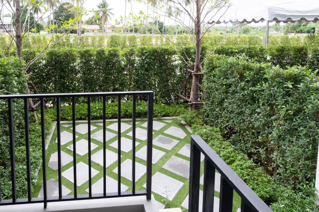 Zahrada ubytování Wellington Hotel Prachuapkhirikhan