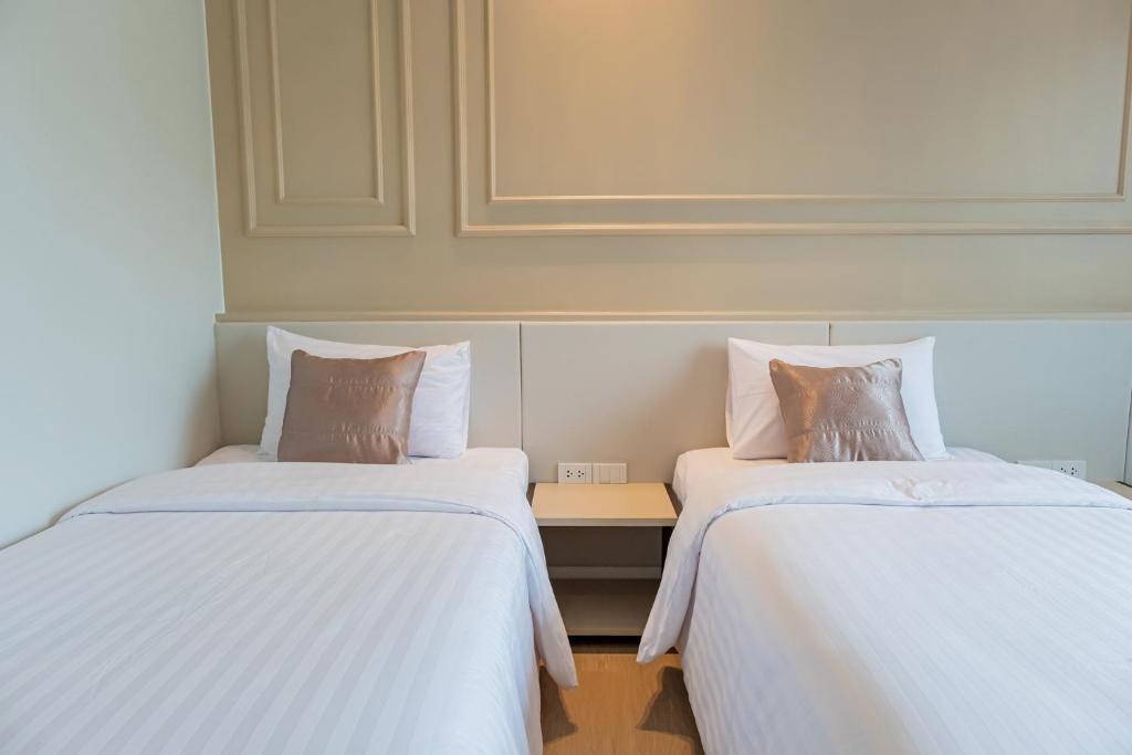 Postel nebo postele na pokoji v ubytování Wellington Hotel Prachuapkhirikhan
