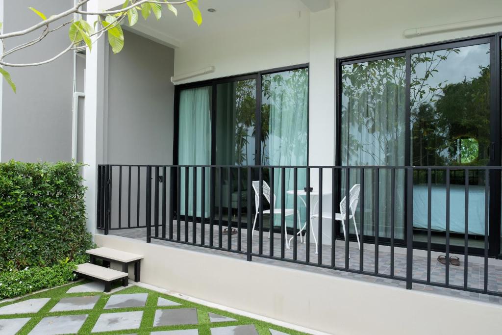 Balkón nebo terasa v ubytování Wellington Hotel Prachuapkhirikhan