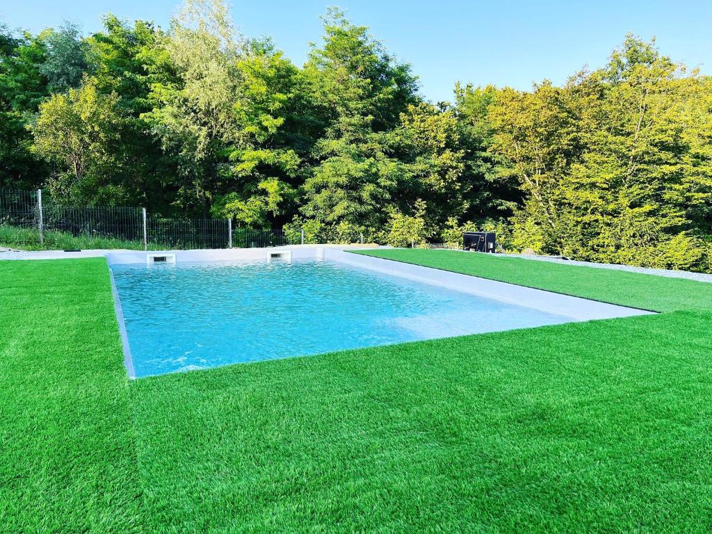 Piscina di M&V Infinit o nelle vicinanze