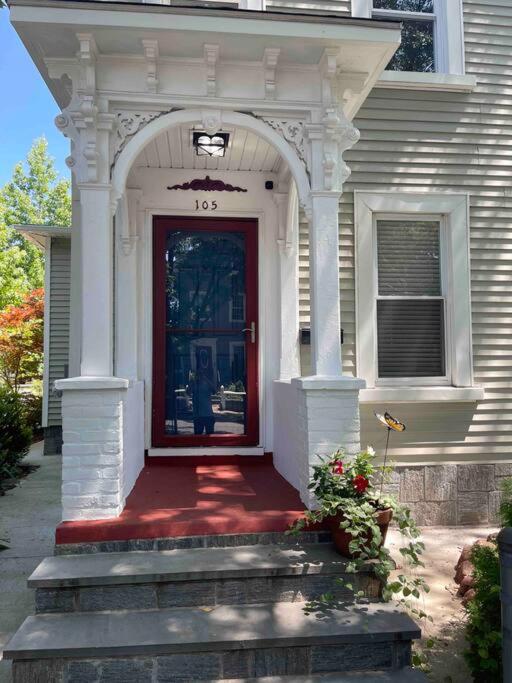 Beautiful Studio Apartment in Historic House photo