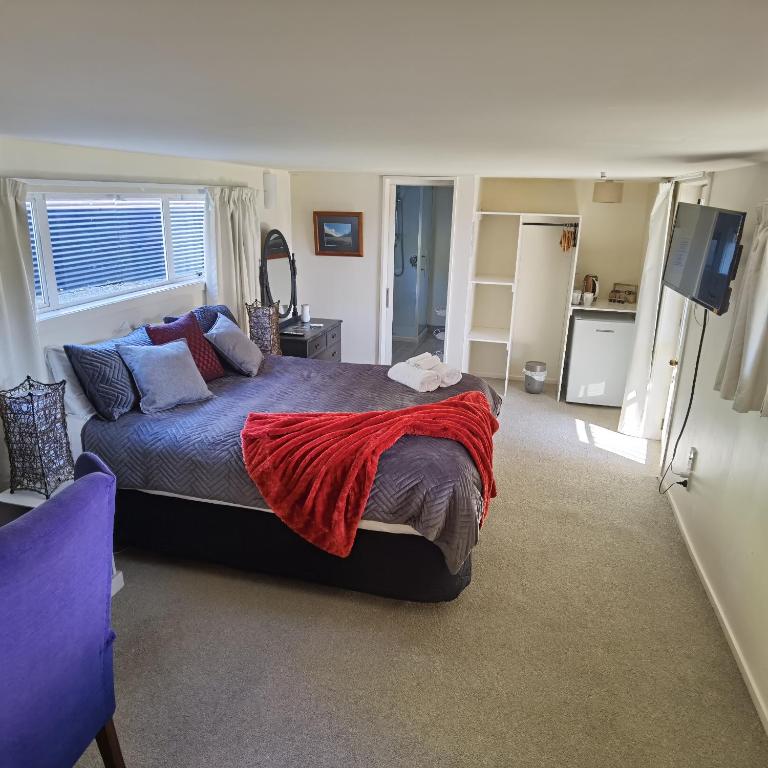 Kea by the Lake - Resim 29