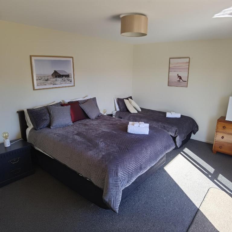 Kea by the Lake - Resim 18