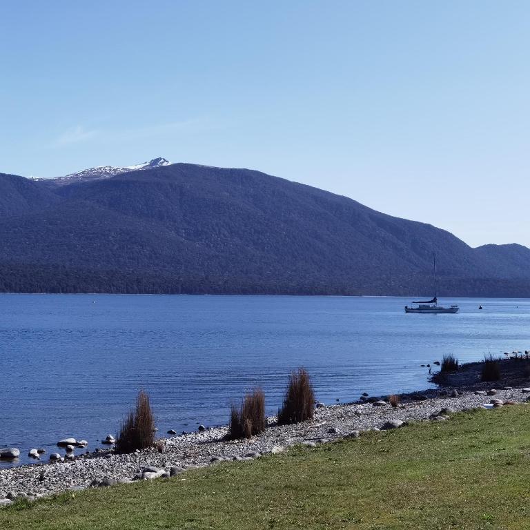 Kea by the Lake - Resim 17