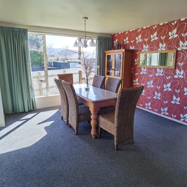 Kea by the Lake - Resim 15