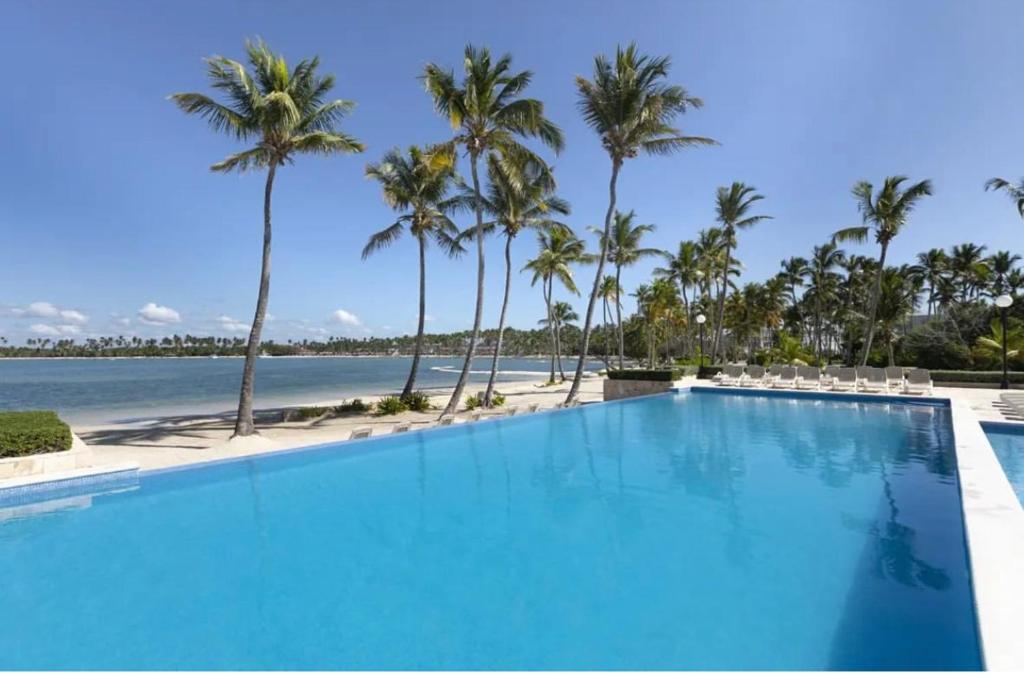 Bazén v ubytování Apartamento amueblado en club de playa Nueva Romana nebo v jeho okolí
