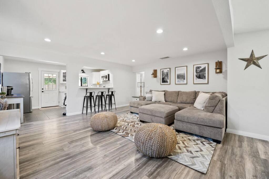 a living room with a couch and a kitchen at Magic Mountain 4 Bedroom 3 Bath Escape Modern Home in Santa Clarita