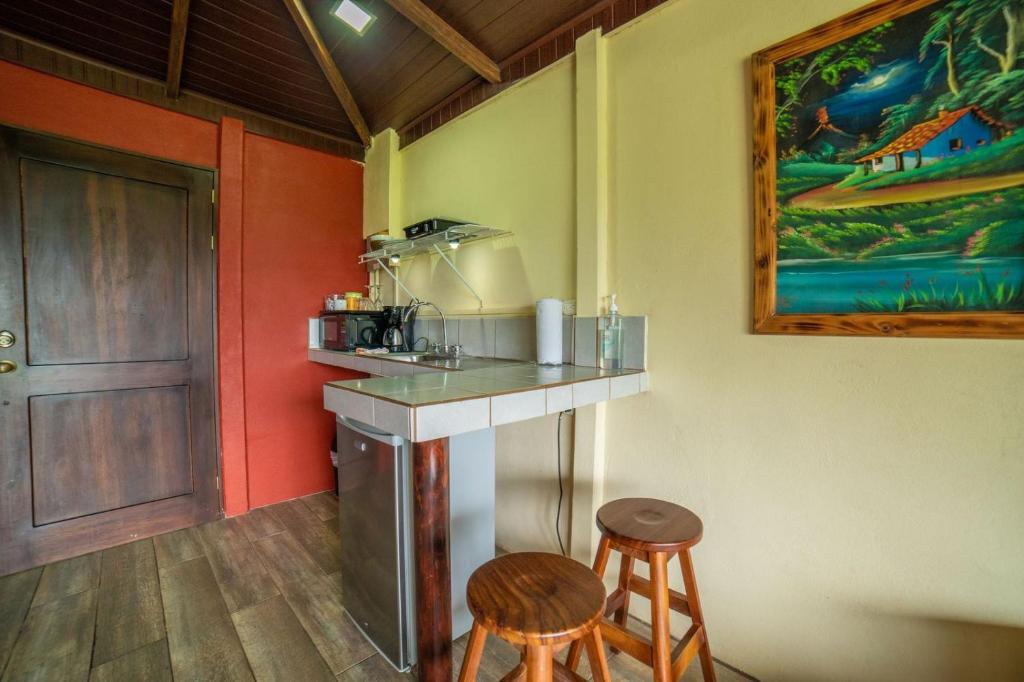Kuchyň nebo kuchyňský kout v ubytování Villas Paradise Arenal Volcano Lake View