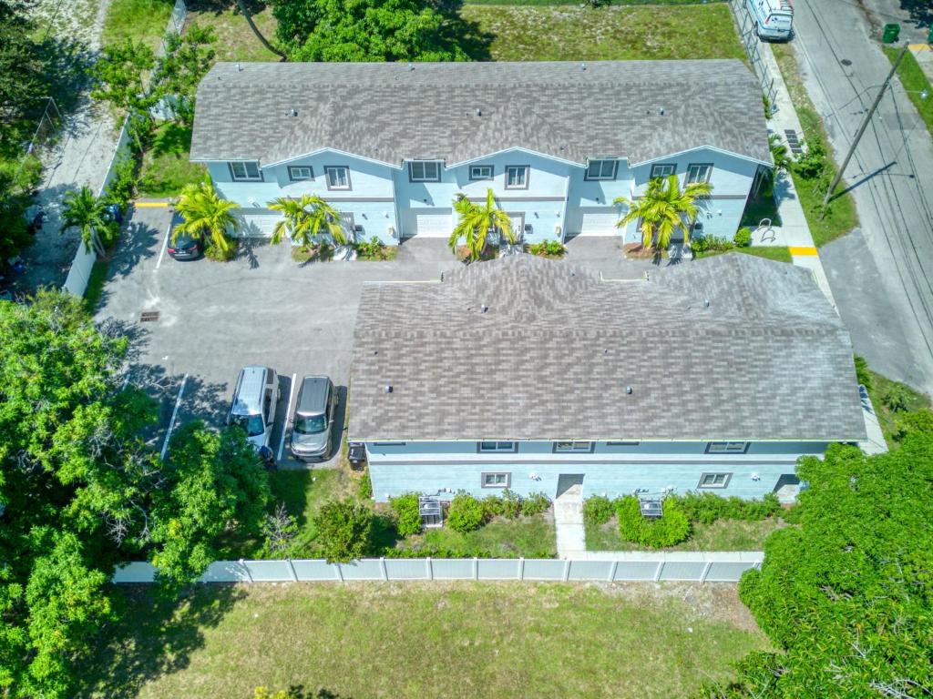 30 Guests 3 Identical Brand New Townhomes in Downtown Fort Lauderdale